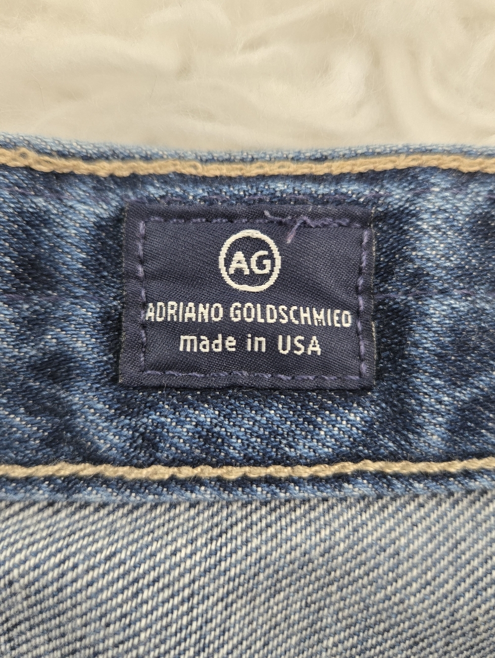 AG Adriano Goldschmied The Piper Crop Sluchy Slim Crop style. Size 28. - Picture 9 of 9